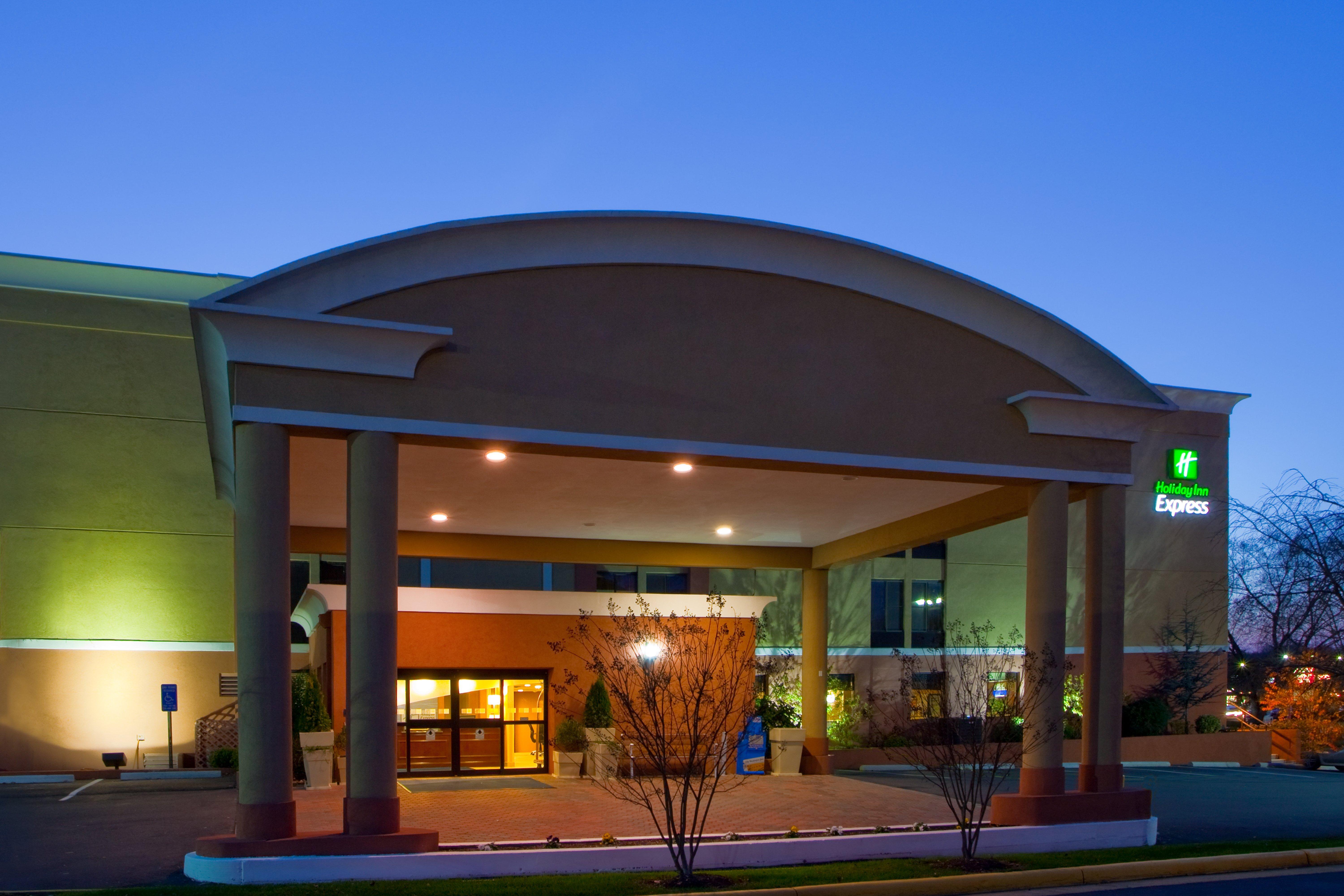 Holiday Inn Express Fairfax-Arlington Boulevard By Ihg Kültér fotó