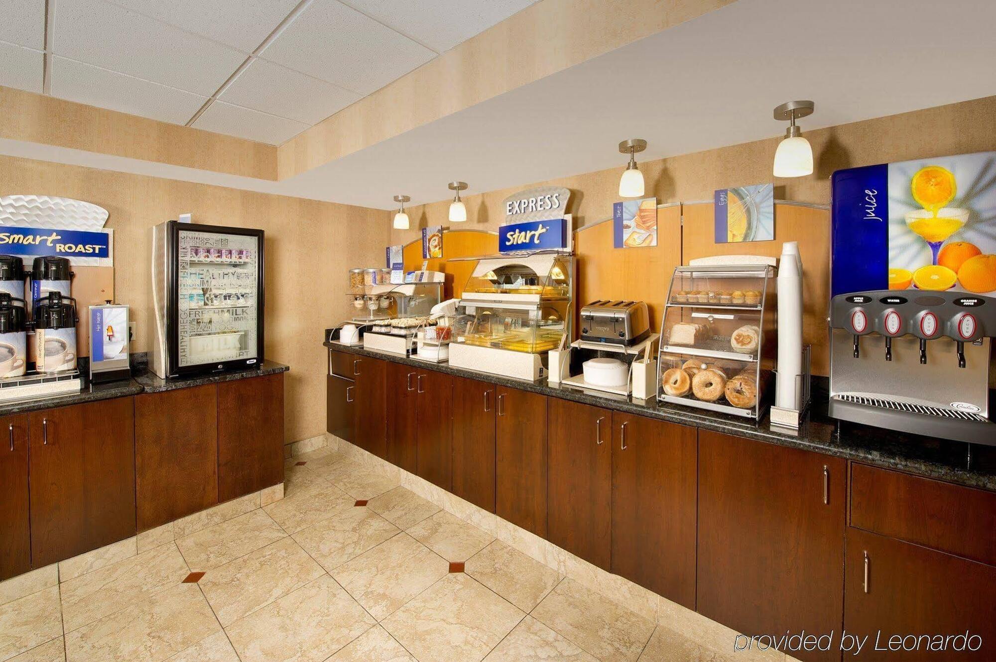 Holiday Inn Express Fairfax-Arlington Boulevard By Ihg Kültér fotó