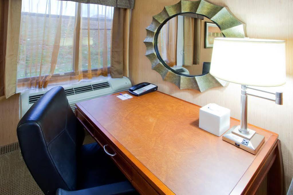 Holiday Inn Express Fairfax-Arlington Boulevard By Ihg Kültér fotó