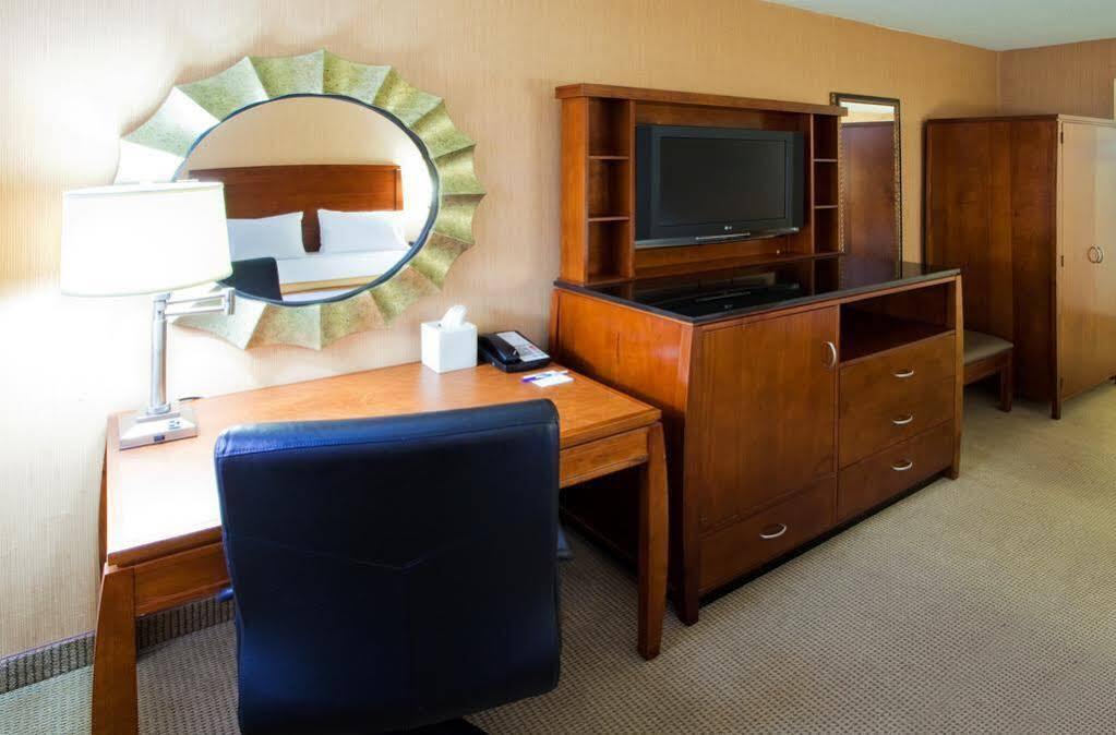 Holiday Inn Express Fairfax-Arlington Boulevard By Ihg Kültér fotó